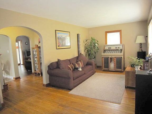 4th image of 514 E 5th St