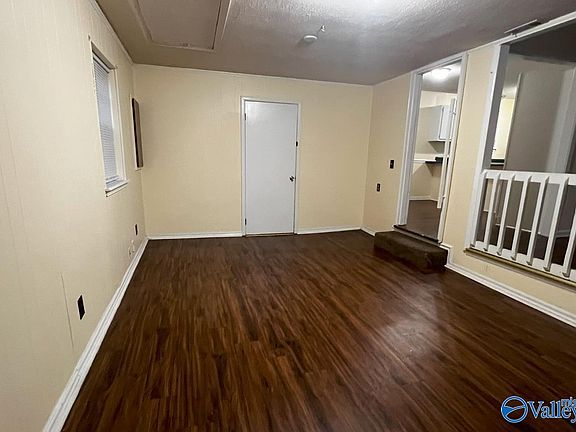 4th image of 3312 Lockwood Ct SW