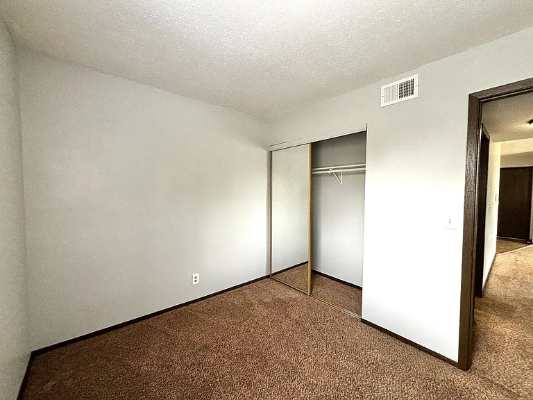 Breckenridge Davenport Apartments — Photo 36