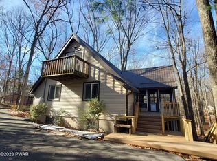 108 Forest Dr, Hawley, PA 18428