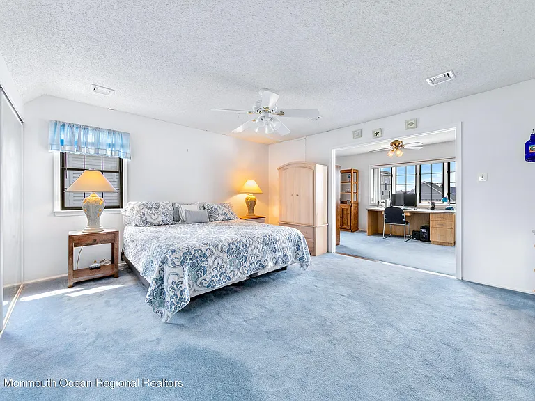 31 Peggy Ln — Photo 20