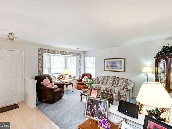 5th image of 25 Camellia Ct