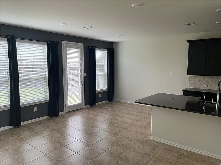 1819 Ryon Falls Dr — Photo 3