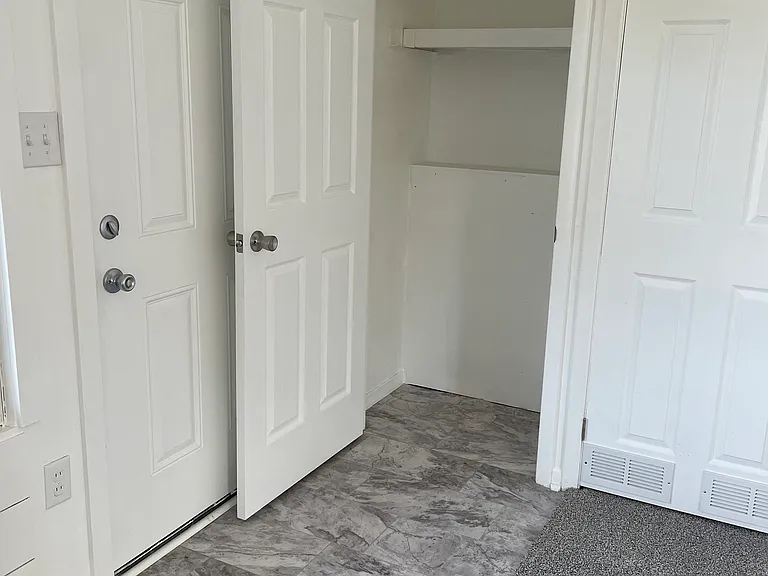 981 Parnell Dr — Photo 8