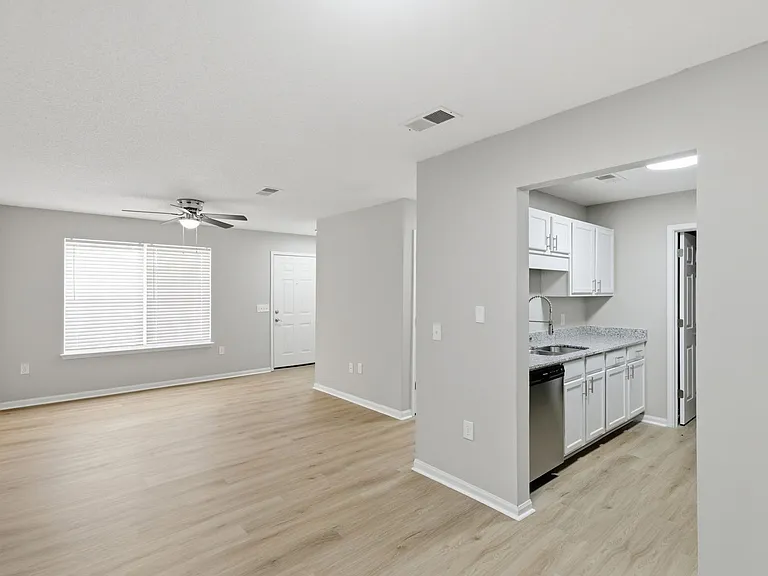 Englewood Apartments — Photo 35