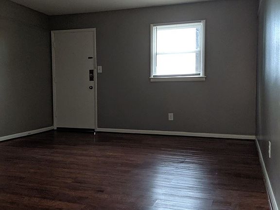 4th image of 315 Ballpark Dr Unit 206