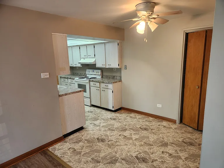 11035 S Nagle Ave #9 — Photo 9