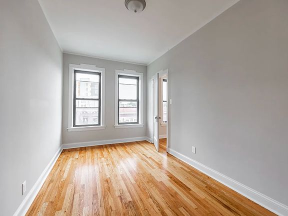 5th image of 2644 N Milwaukee Ave #3