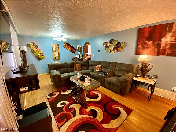 3rd image of 1081 Orlo Dr NW