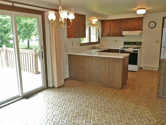 5th image of 1720 Waushara Dr