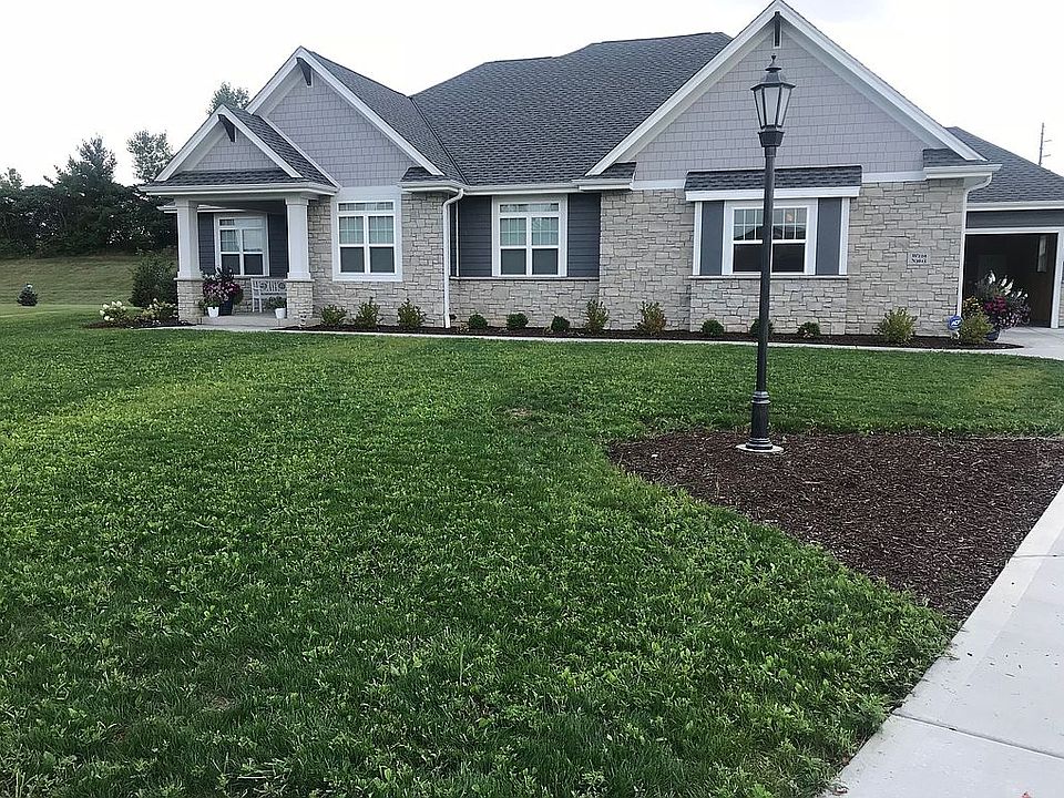 1st image of W229N3615 Glen Abby Ct