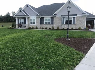 W229N3615 Glen Abby Ct, Pewaukee, WI