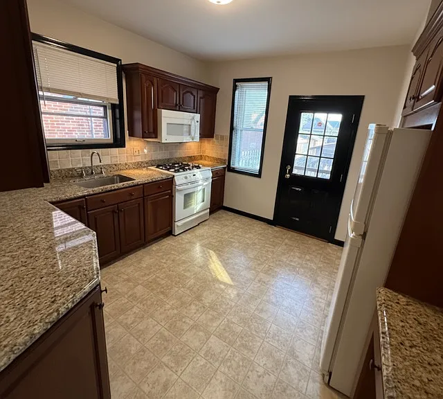 5448 Lisette Ave — Photo 9