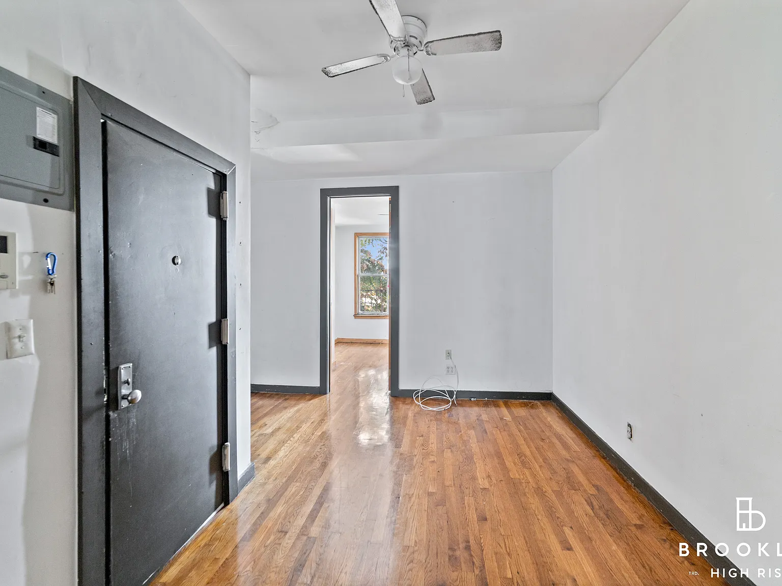 1505 Gates Avenue — Photo 4
