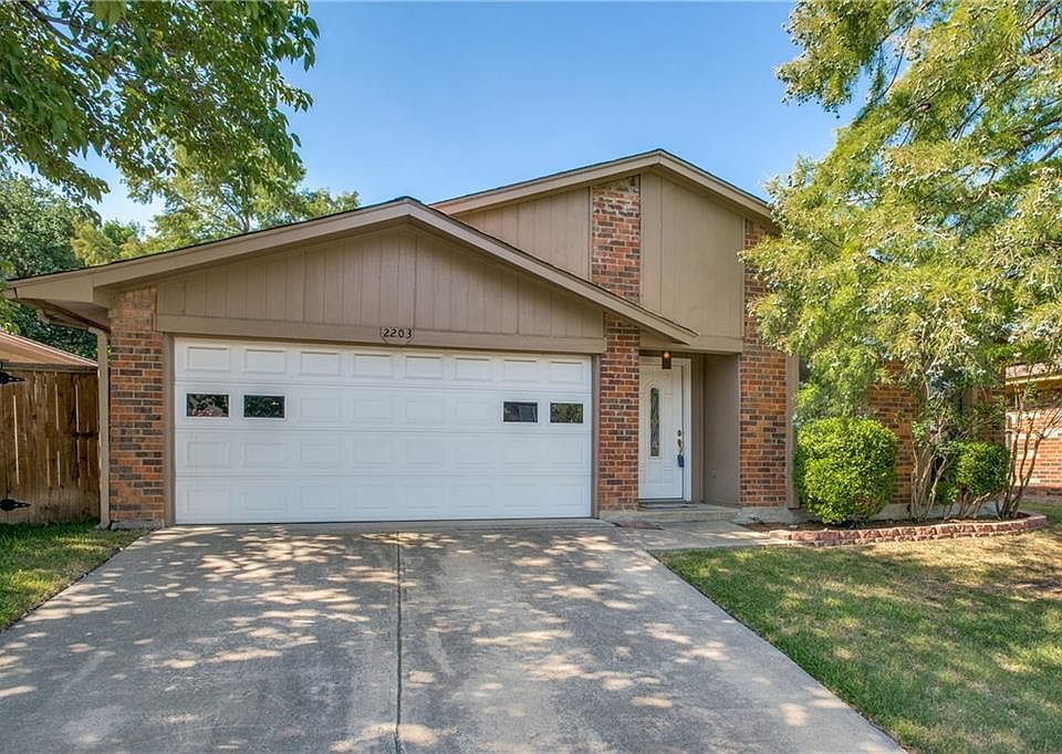 1st image of 2203 Versailles Dr