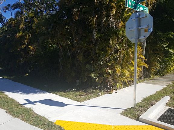 2nd image of 1543 Evans Ave