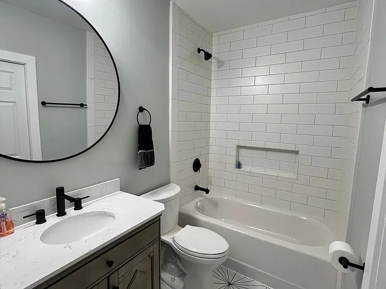 6087 Montgomery Rd — Photo 4