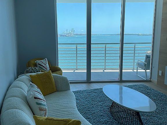 4th image of 325 Biscayne Blvd #1423