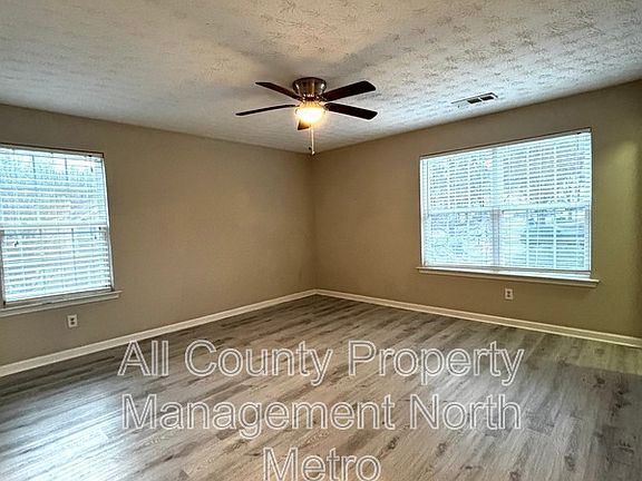 3rd image of 289 Silver Ridge Dr