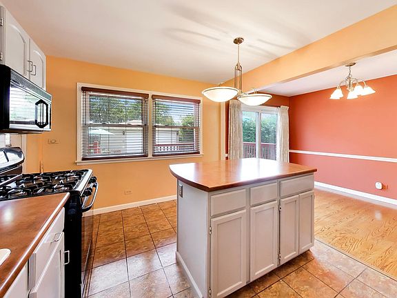 2nd image of 1081 Wilson Ln