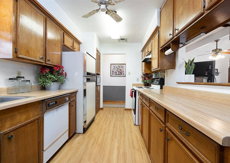 RODEO ロデオ 34730 Rodeo Rd, Waller, TX 77484 | Zillow