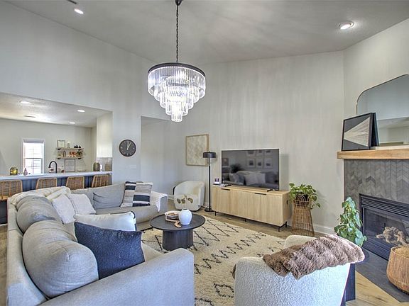 5th image of 3742 Thornhill Cir #3742