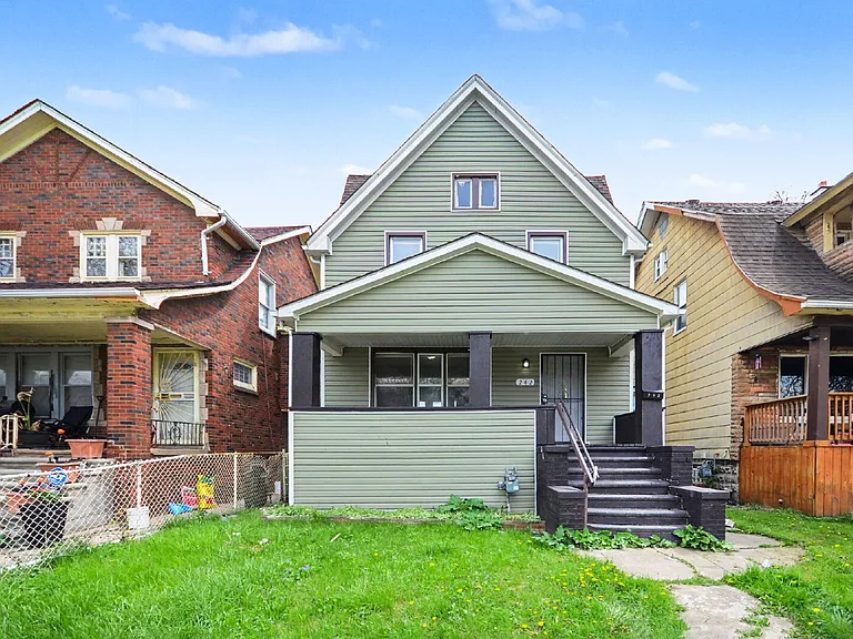 242 Ferris St — Photo 2