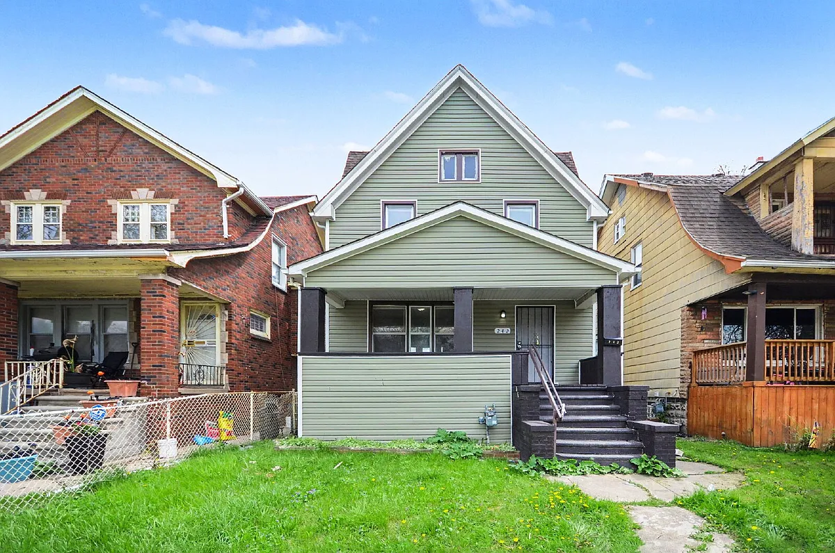 Building Photo - 242 Ferris St