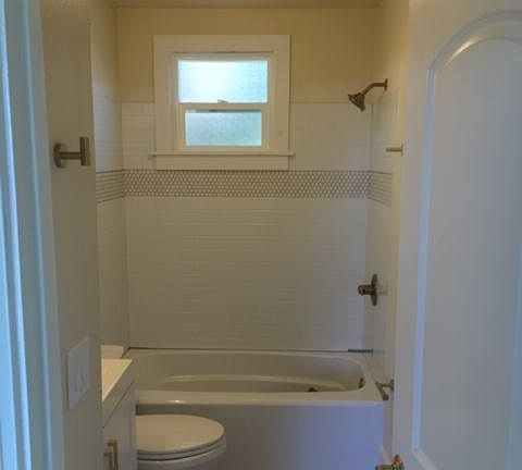 4th image of 639 Carolina St APT A