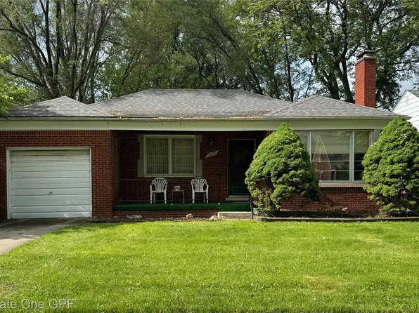 20910 Van Antwerp St, Harper Woods, MI 48225