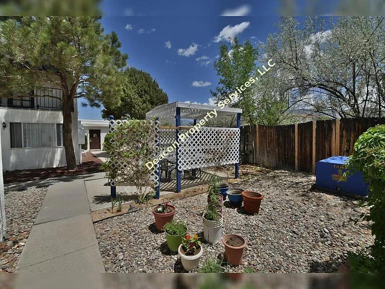 Morris Townhomes — Photo 9