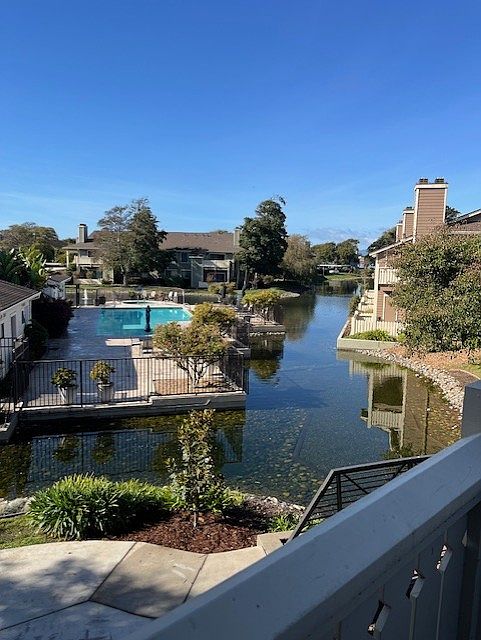 1st image of 16 Lakeshore Ct