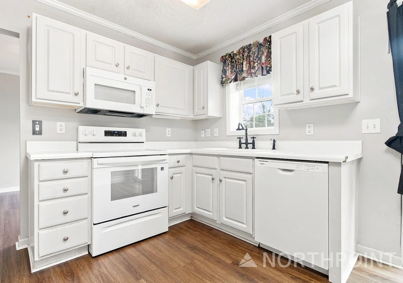 Single family home- 3 bedrooms — Photo 4