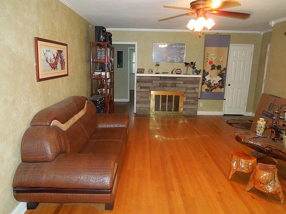 5th image of 2027 Evergreen Dr