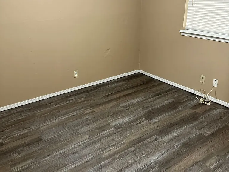 816-818 Russell Cir — Photo 7