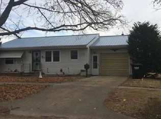 702 A Ave, Vinton, IA 52349