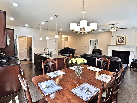 4th image of 6331 Stonebrook Dr #4