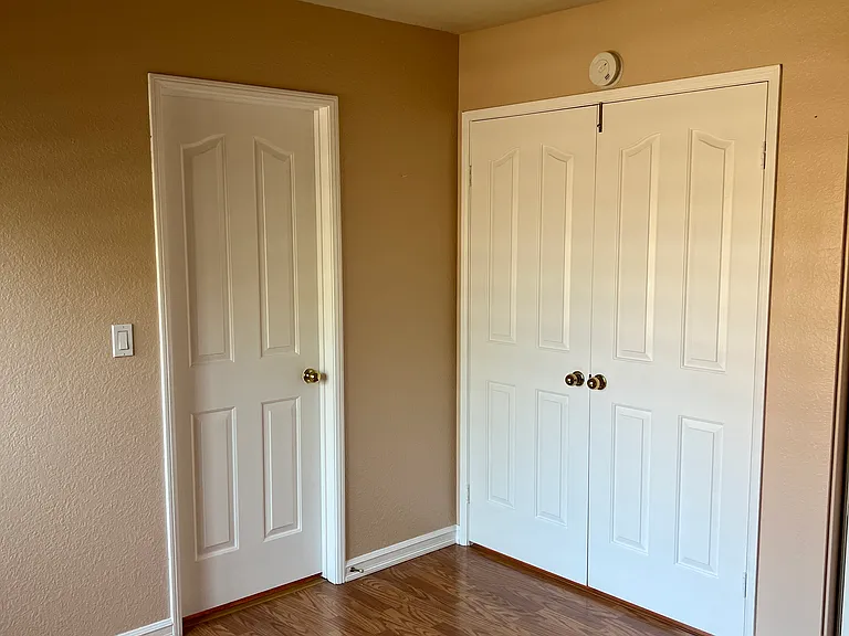 1st Floor Bedroom w/ Direct Entry Door to BR