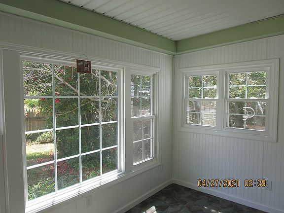 3rd image of 207 Greenville St