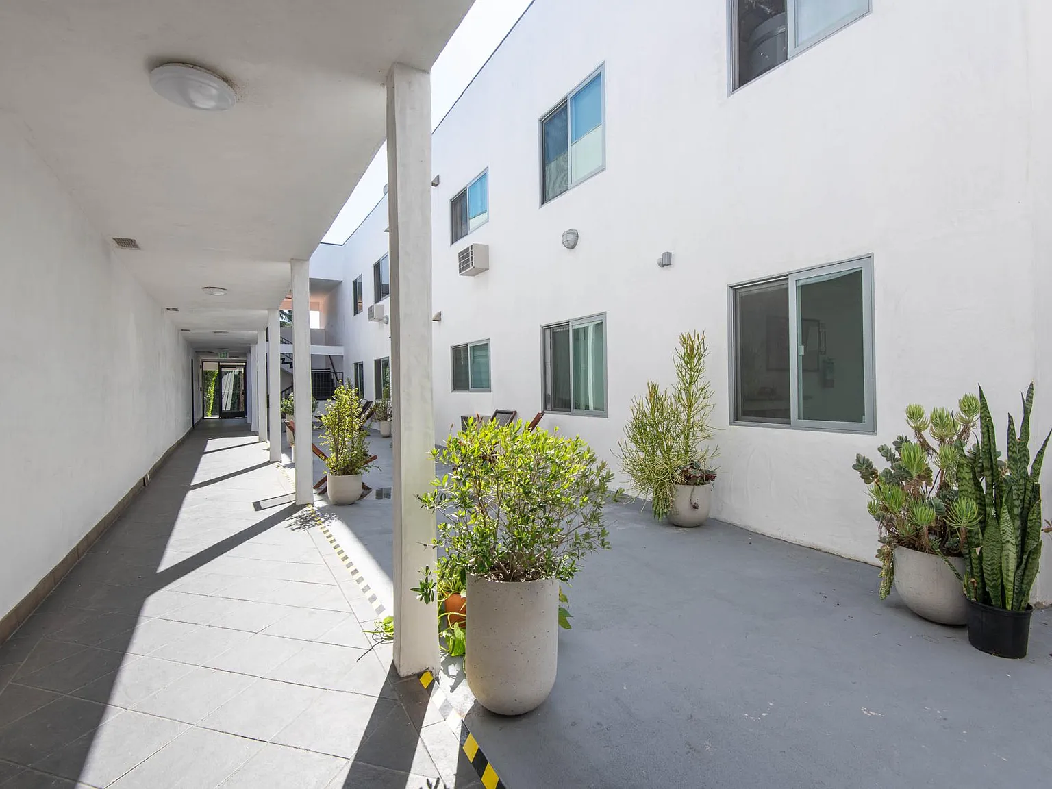 3933 Marathon St — Photo 3