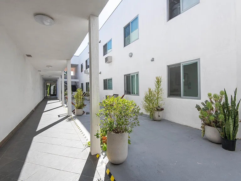 3933 Marathon St #104-B — Photo 23