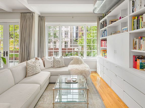 4th image of 227 E 7th St #2