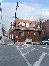 1414-1412 Summit Avenue  image 1 of 4