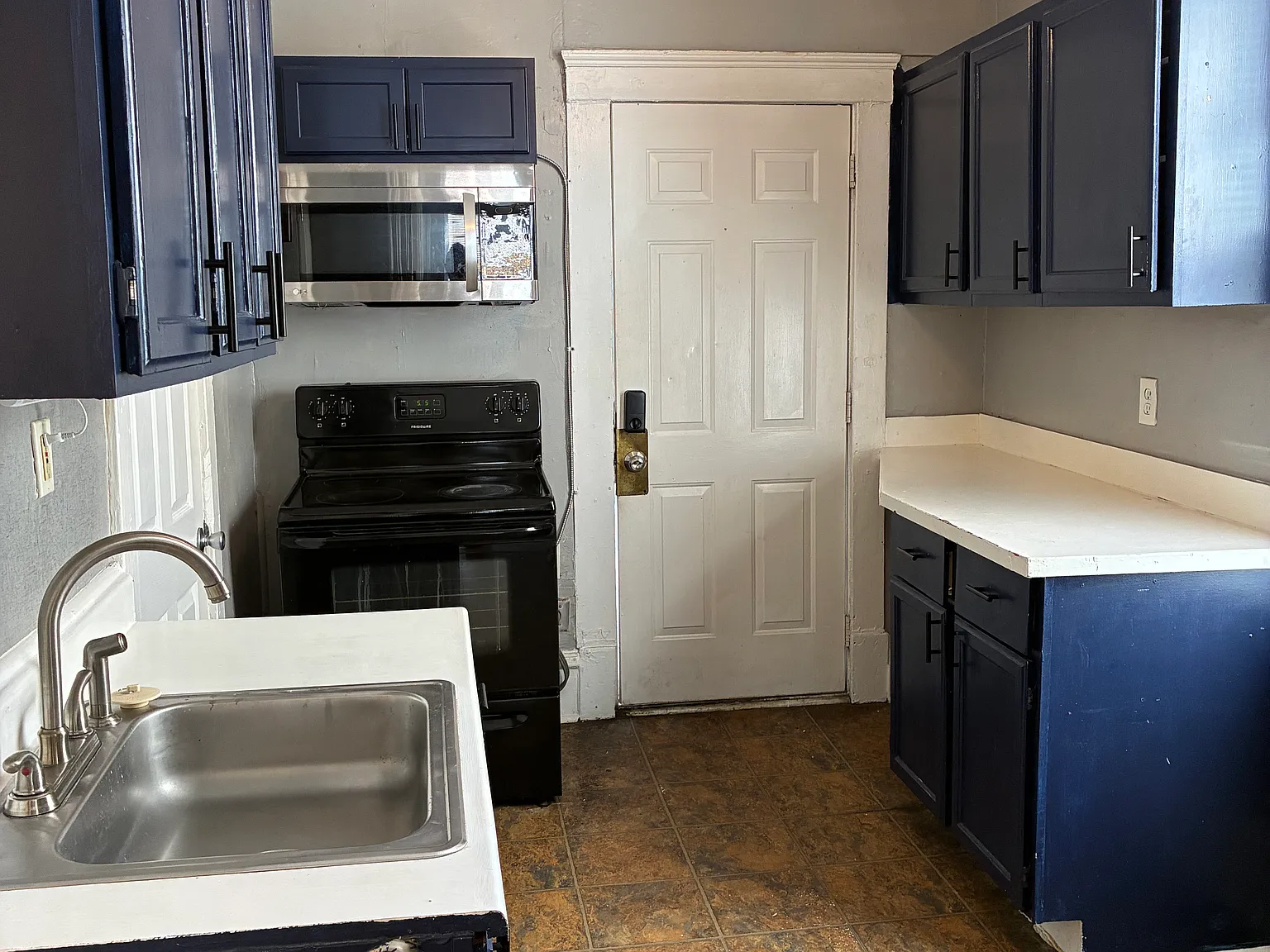 2 bed, 746 sqft, $800 — Photo 2