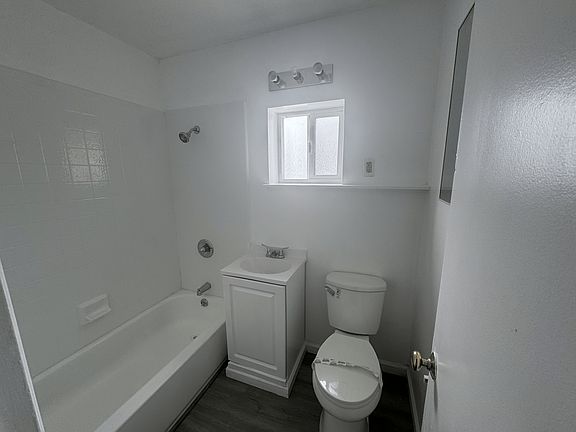 3rd image of 81 Oak Ave #6