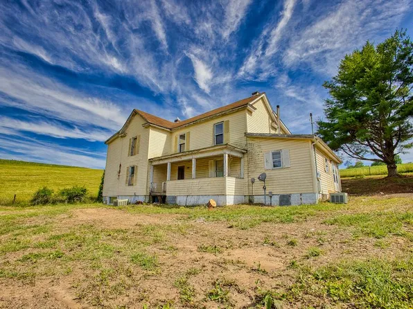 415 Thunderstruck Rd NE, Floyd, VA 24091