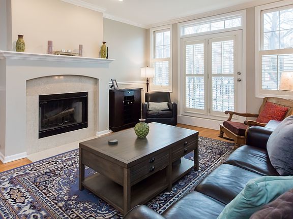 3rd image of 1342 N Wolcott Ave #A