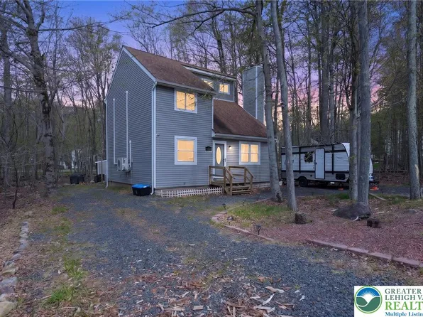 8962 Pheasant Ln, Tobyhanna, PA 18466