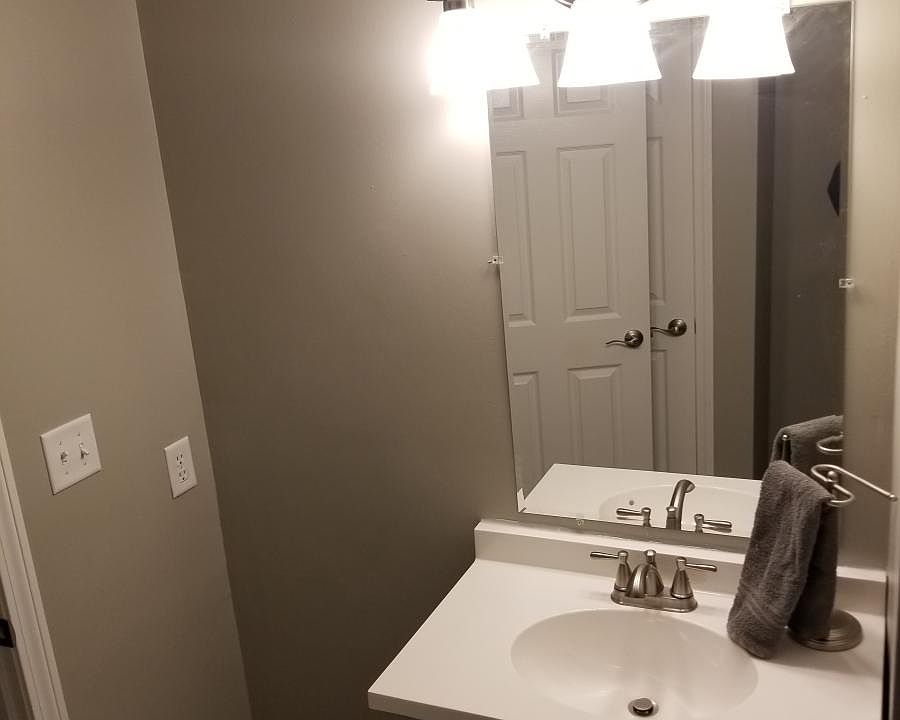 2nd floor bath with shower tub