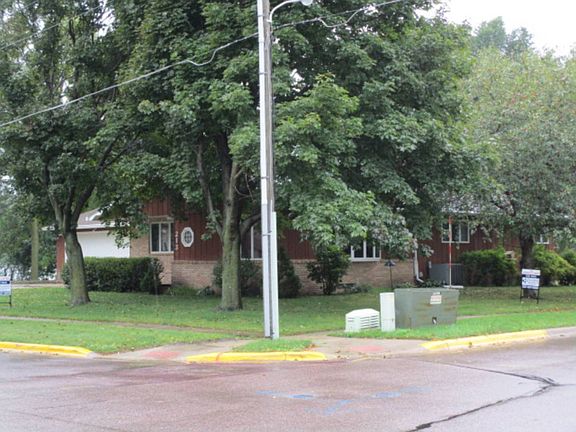 3rd image of 213 7th St